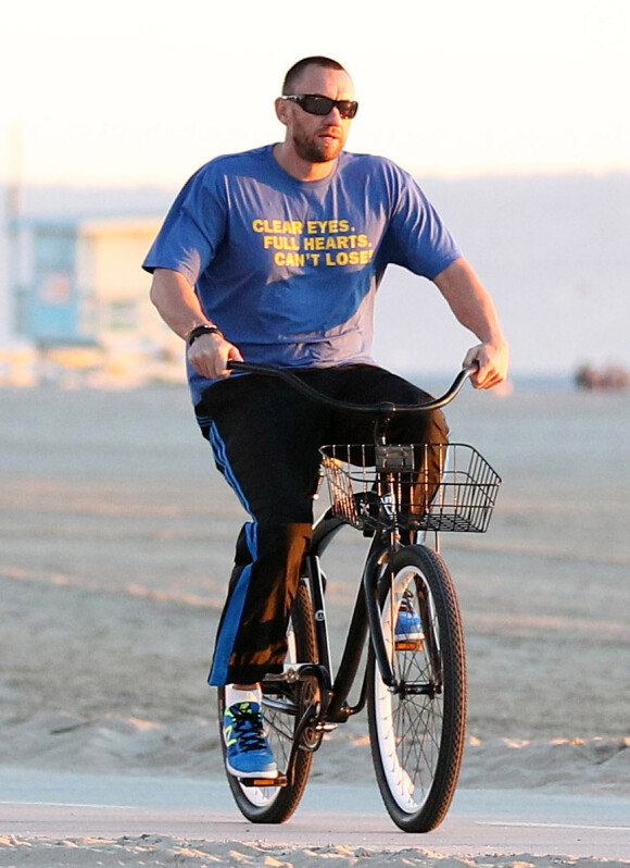 Martin Kirsten, garde du corps et petit ami d'Heidi Klum, fait du vélo à Santa Monica. Le 27 décembre 2012.
