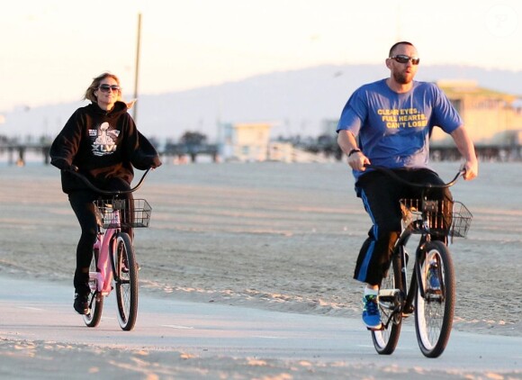 Heidi Klum et son petit ami Martin Kirsten font du vélo près de la plage. Santa Monica, le 27 décembre 2012.