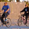 Heidi Klum et son petit ami Martin Kirsten font du vélo près de la plage. Santa Monica, le 27 décembre 2012.
