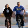 Heidi Klum et Martin Kirsten emmènent Leni et Henry pour une balade à vélo près de la plage. Santa Monica, le 27 décembre 2012.
