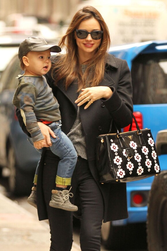 Miranda Kerr et son fils Flynn à New York, le 1er décembre 2012.