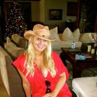 Jessica Simpson : Enceinte et voluptueuse pour Noël en amoureux à Hawaï