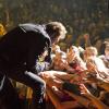 Johnny Hallyday, face à ses fans en délire, en concert au Royal Albert Hall à Londres, le 15 octobre 2012.