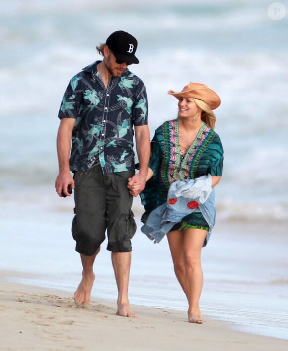 Jessica Simpson, enceinte, avec son mari Eric Johnson à Oahu, à Hawaï, le 26 décembre 2012