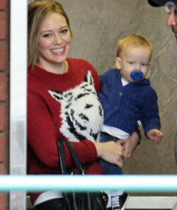 Hilary Duff emmène son fils Luca à la maternelle à Sherman Oaks, le 12 décembre 2012.