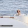 Lily Cole continue de passer des vacances de rêve sur l'île de Saint-Barthélemy, le 31 décembre 2012. Le mannequin profite se repose sur le pont du yacht.