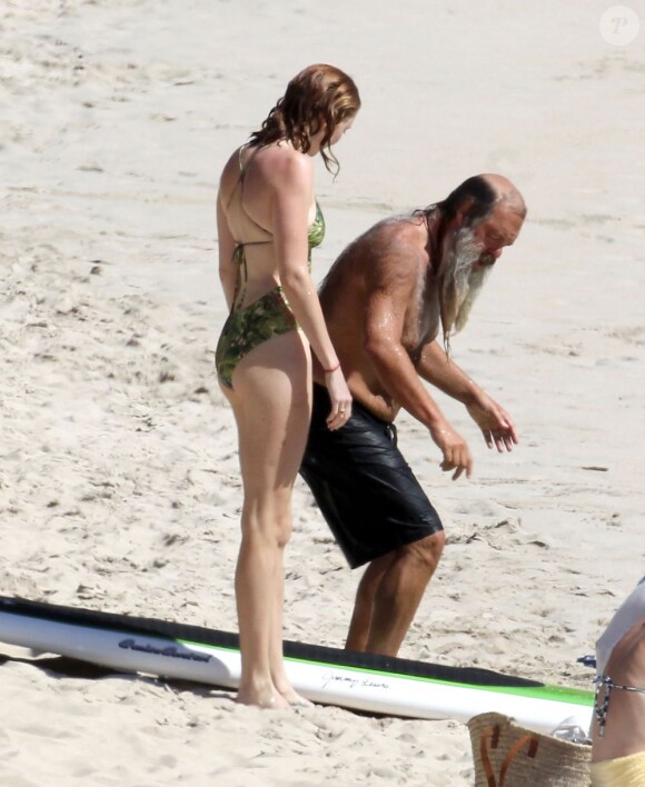 Lily Cole continue de passer des vacances de rêve sur l'île de Saint-Barthélemy, le 31 décembre 2012.