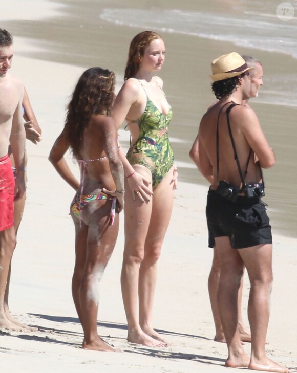 Lily Cole continue de passer des vacances de rêve sur l'île de Saint-Barthélemy, le 31 décembre 2012.
