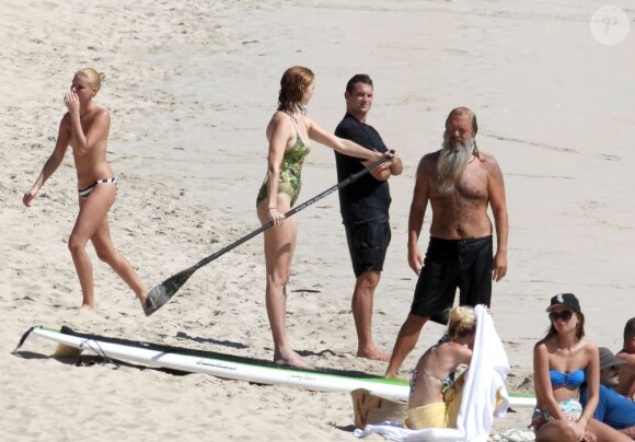 Lily Cole continue de passer des vacances de rêve sur l'île de Saint-Barthélemy, le 31 décembre 2012.