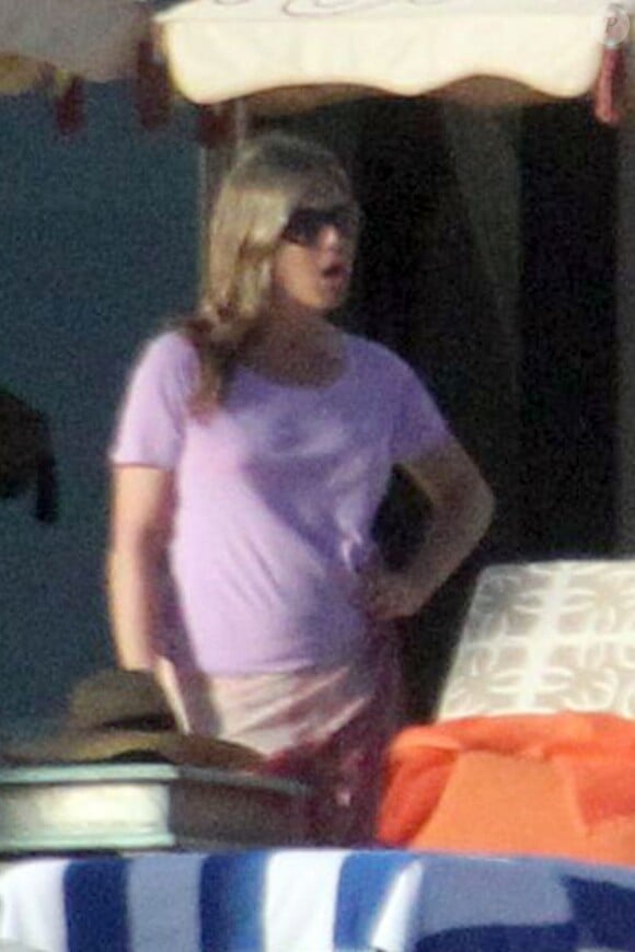 Jennifer Aniston, agacée et Justin Theroux en vacances à Cabo San Lucas, le 2 janvier 2013