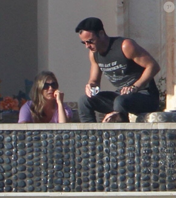 Jennifer Aniston et Justin Theroux, jeunes fiancés, en vacances à Cabo San Lucas, le 2 janvier 2013