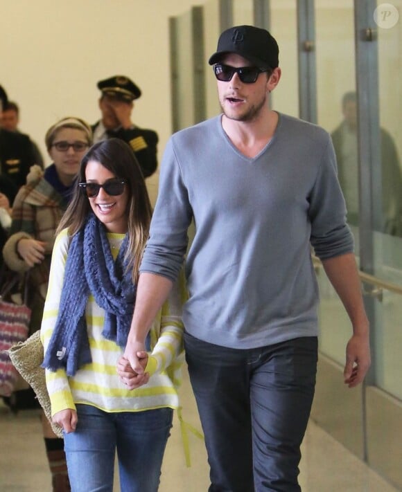 Lea Michele et Cory Monteith (Glee) arrivant à l'aéroport de Los Angeles le 5 janvier 2013.