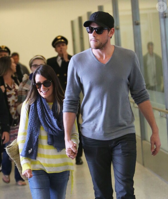Lea Michele et Cory Monteith arrivant à l'aéroport de Los Angeles le 5 janvier 2013.