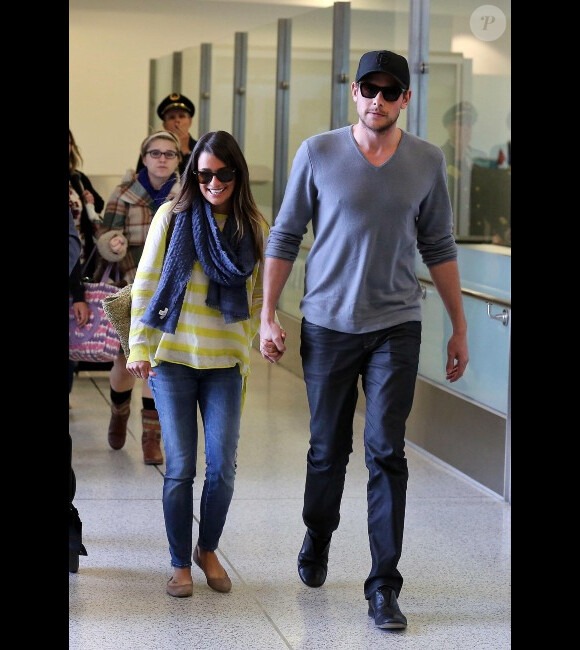 Les acteurs Lea Michele et Cory Monteith (Glee), arrivant à l'aéroport de Los Angeles (LAX), le 5 janvier 2013.