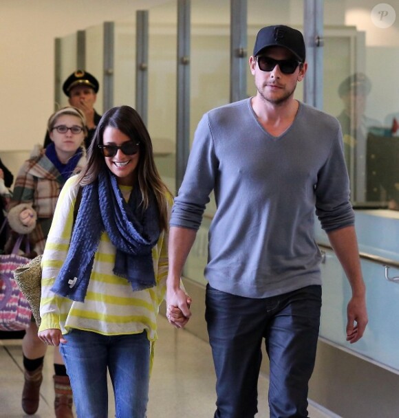 Les comédiens/chanteurs Lea Michele et Cory Monteith (Glee), arrivant à l'aéroport de Los Angeles, le 5 janvier 2013.