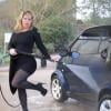 Cindy Lopes se lance dans un drôle de car-wash dans son clip Nymphomédiatik