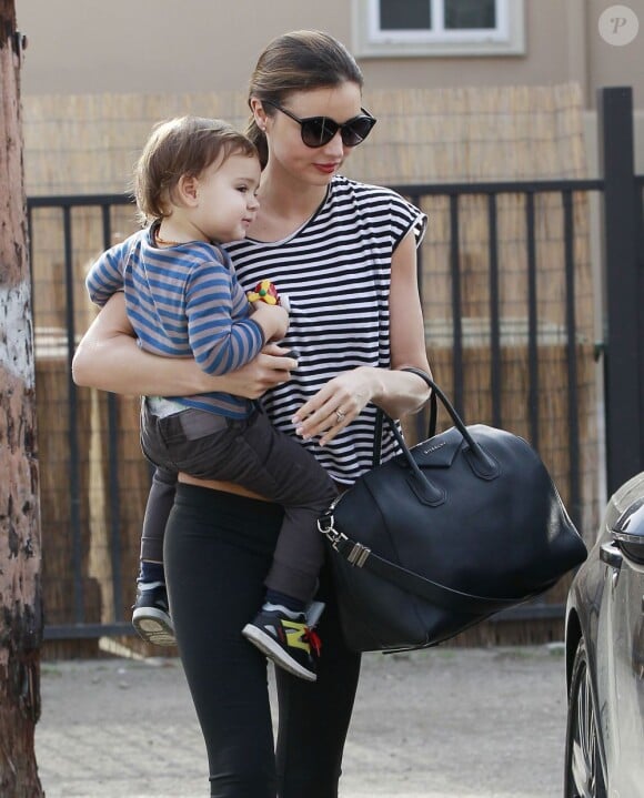 Miranda Kerr se rend au sport en compagnie de son fils Flynn. Los Angeles le 9 janvier 2012