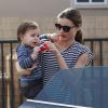 Miranda Kerr et son fils Flynn, complices à Los Angeles le 9 janvier 2012