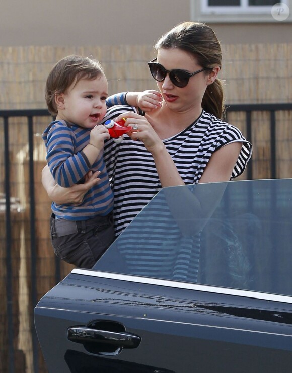Miranda Kerr et son fils Flynn, complices à Los Angeles le 9 janvier 2012