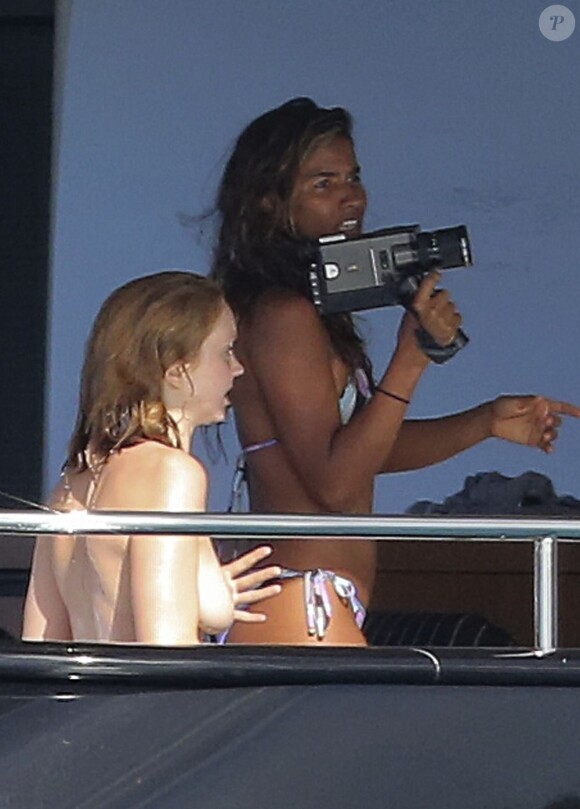 Lily Cole en vacances sur un yacht sur l'île de Saint-Barthélemy le 3 janvier 2013.