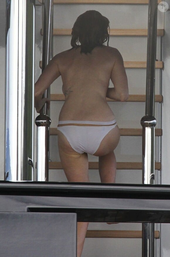 Lily Cole en vacances sur un yacht sur l'île de Saint-Barthélemy le 3 janvier 2013.