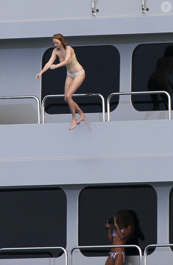 Lily Cole en vacances sur un yacht sur l'île de Saint-Barthélemy le 3 janvier 2013.