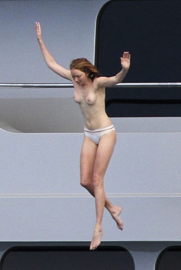 Lily Cole en vacances sur un yacht sur l'île de Saint-Barthélemy le 3 janvier 2013.