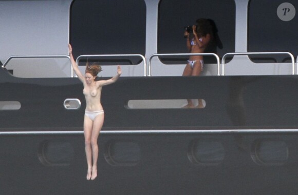 Lily Cole en vacances sur un yacht sur l'île de Saint-Barthélemy le 3 janvier 2013.