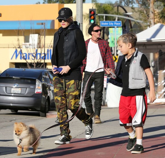 Gwen Stefani, Gavin Rossdale et leurs enfants ont déjeuné au Stout Burgers & Beers à Los Angeles le 12 janvier 2012.