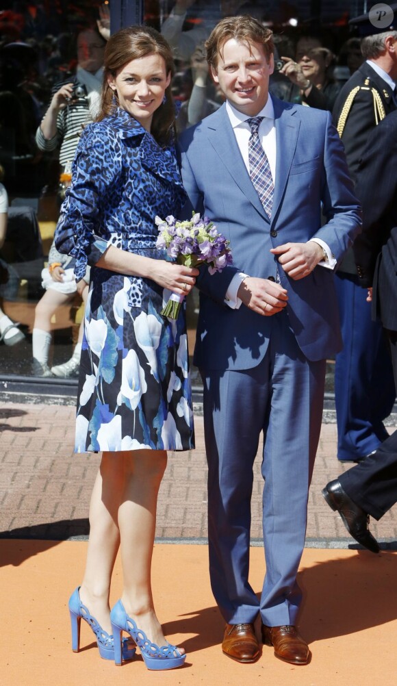 La princesse Aimée et le prince Floris d'Orange-Nassau lors de la Fête de la reine le 30 avril 2012. En 2013, le couple attend son troisième enfant, pour le mois de juillet.