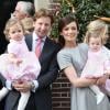 Le prince Floris d'Orange-Nassau et la princesse Aimée avec leurs filles Magali et Eliane lors du baptême de cette dernière le 28 mars 2010. En 2013, le couple attend son troisième enfant, pour le mois de juillet.