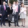 Le prince Floris d'Orange-Nassau et la princesse Aimée avec leurs filles Magali et Eliane, et la princesse Margriet et son époux Pieter van Vollenhoven le 28 mars 2010. En 2013, le couple attend son troisième enfant, pour le mois de juillet.
