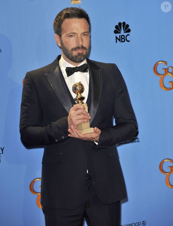Ben Affleck pose en Press Room avec sa récompense aux Golden Globes à Beverly Hills, le 13 janvier  2013.