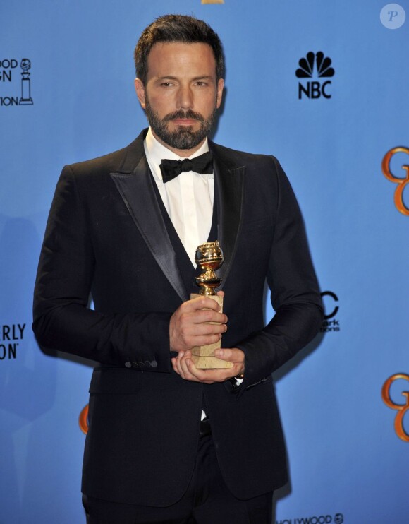 Ben Affleck avec son award du meilleur réalisateur aux Golden Globes à Beverly Hills, le 13 janvier  2013.