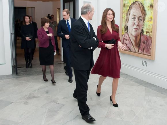 Le duc et la duchesse de Cambridge à la National Portrait Gallery de Londres le 11 janvier 2013. Leur premier enfant doit naître en juillet.