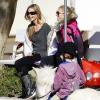 Denise Richards emmène ses filles Sam et Lola faire du cheval. Pendant ce temps, elle reste avec sa fille adoptive, Eloise. Photo prise à Malibu le 13 Janvier 2013.
