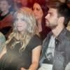 Shakira, enceinte de huit mois, prenait part le 14 janvier 2013 à la Maison du Livre de Barcelone à la présentation du nouveau livre de son père William Mebarak, Al Viento y el azar, accompagnée de son chéri Gerard Piqué, et en présence de sa mère Nidia Ripoli, de son frère Tonino, et des parents du footballeur du Barça, Joan et Montserrat.