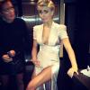 Julianne Hough a déchiré sa robe dimanche 13 janvier lors d'une soirée qui s'est déroulée après la cérémonie des Golden Globes. L'actrice prend les choses avec humour.