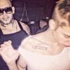 Justin Bieber, aux côtés de Jamal Rashid, dévoile son 10e tatouage, sur Instagram, le 15 janvier 2013.