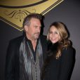 Kevin Costner et sa femme Christine au défilé Versace lors de la Fashion Week à Paris, le 20 janvier 2013.