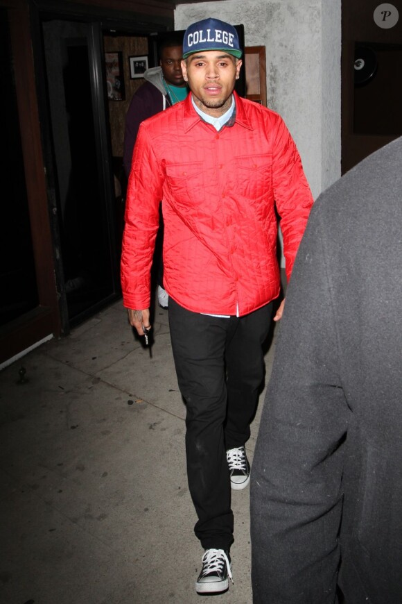 Chris Brown quitte un studio d'enregistrement où il retrouvait Rihanna. Los Angeles, le 17 janvier 2013.