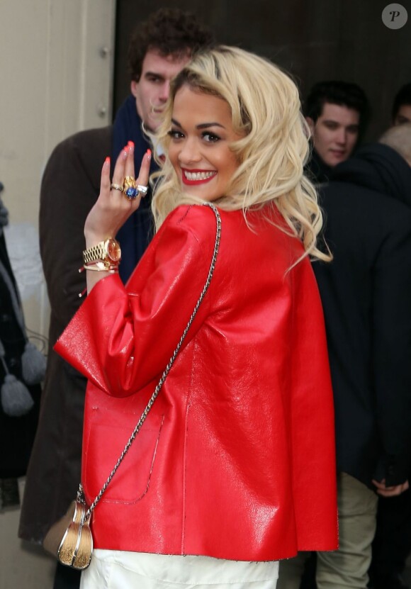 La chanteuse Rita Ora à son arrivée au défilé Chanel le 22 janvier 2013 au Grand Palais