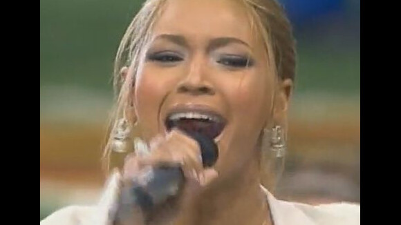 Beyoncé et son play-back : En 2004, elle chantait l'hymne américain... en live