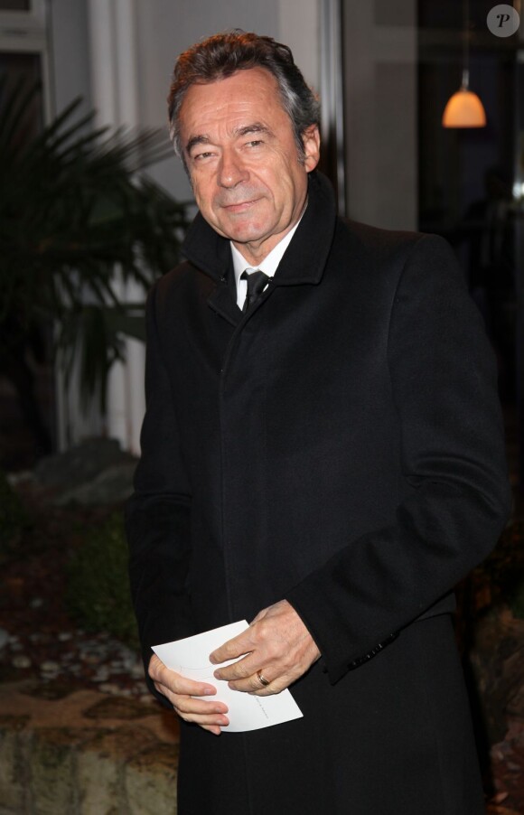 Michel Denisot arrive au Pavillon d'Armenonville pour assister au 11e Dîner de la Mode contre le Sida. Paris, le 24 janvier 2013.
