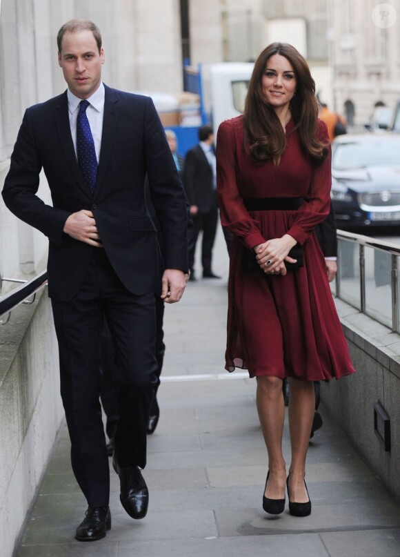 Le prince William et Kate Middleton, duc et duchesse de Cambridge, arrivant à la National Portrait Gallery de Londres le 11 janvier 2013 pour découvrir le portrait de Catherine par Paul Emsley.