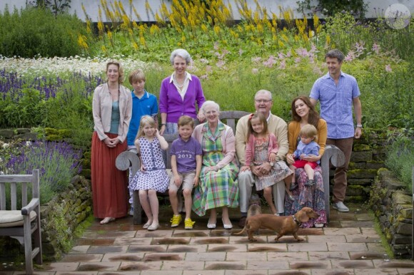 Séance photo pour les médias de la famille royale de Danemark à Grasten, à l'été 2012.