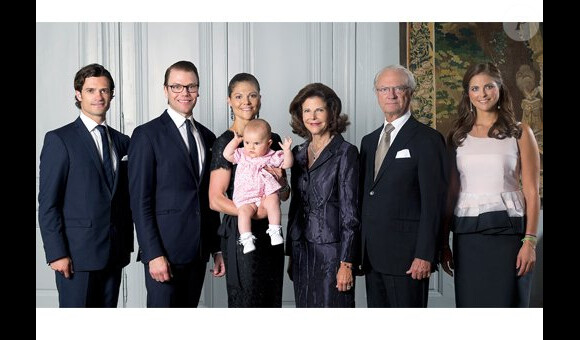 Le prince Carl Philip, le prince Daniel, la princesse Victoria et la princesse Estelle, la reine Silvia, le roi Carl XVI Gustaf, la princesse Madeleine de Suède pour les voeux du Nouvel An 2013.