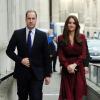 Le duc et la duchesse de Cambridge arrivent à la National Portrait Gallery pour voir le très récent portrait officiel de la duchesse, à Londres, le 11 janvier 2013