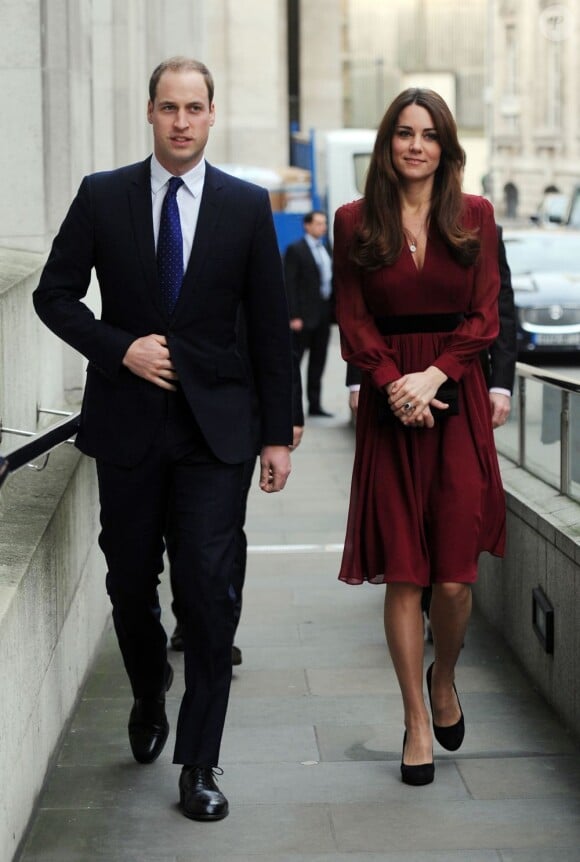 Le duc et la duchesse de Cambridge arrivent à la National Portrait Gallery pour voir le très récent portrait officiel de la duchesse, à Londres, le 11 janvier 2013