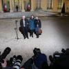 Florence Cassez et ses parents au Palais de l'Élysée. La jeune femme sortait d'un entretien privé avec le président François Hollande à Paris le 25 Janvier 2013.